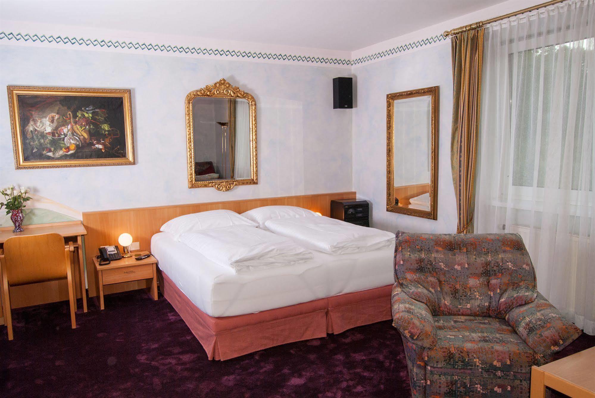 Hotel Residenz Hoessinger Karlstetten Экстерьер фото