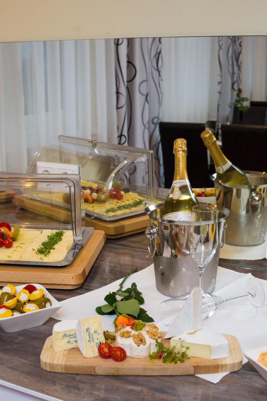 Hotel Residenz Hoessinger Karlstetten Экстерьер фото